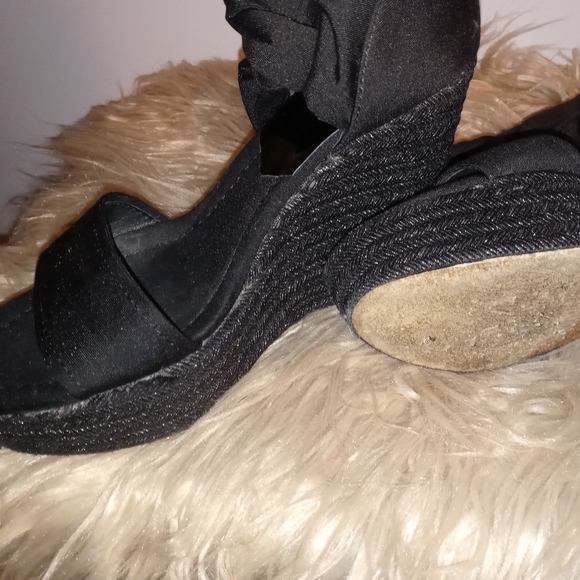 Donald J. Pliner Sandals - Picture 4 of 4